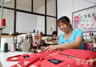 河北沙河 為留守婦女開(kāi)辟就業(yè)新路徑，箱包銷售助力鄉(xiāng)村振興